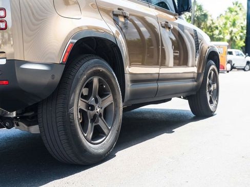 Used 2023 Land Rover Defender 110 S image 10