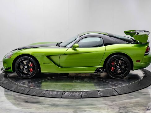 Used 2010 Dodge Viper ACR RWD image 9