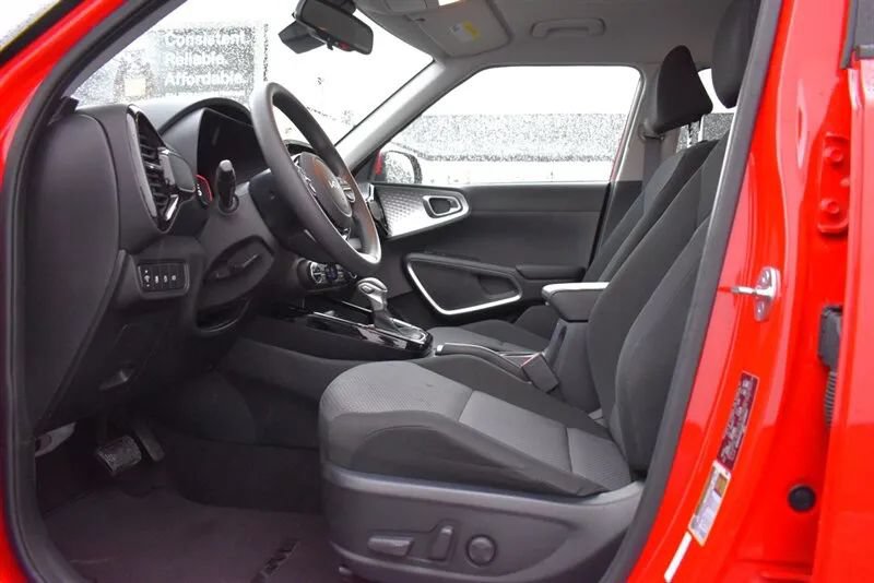 Used 2023 Kia Soul S FWD image 10
