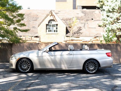 Used 2013 BMW 328i Convertible RWD image 10