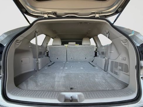 Used 2018 Toyota Highlander LE AWD/4WD image 17