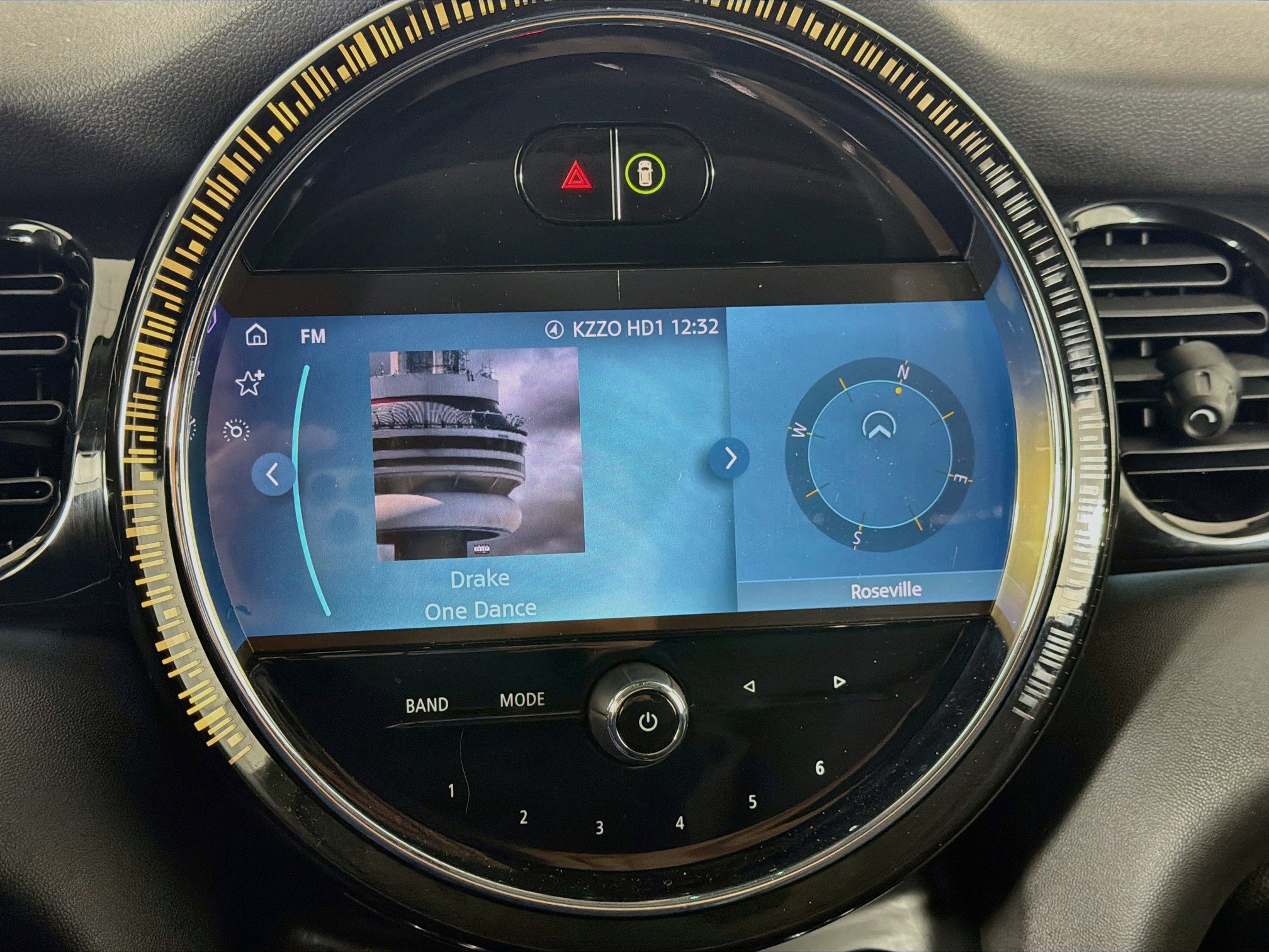 Used 2024 MINI Cooper SE FWD image 19