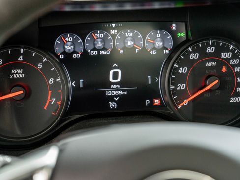 Used 2019 Chevrolet Camaro ZL1 RWD image 17