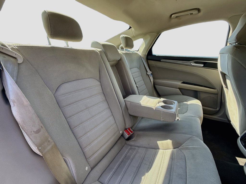 Used 2020 Ford Fusion SE FWD image 33