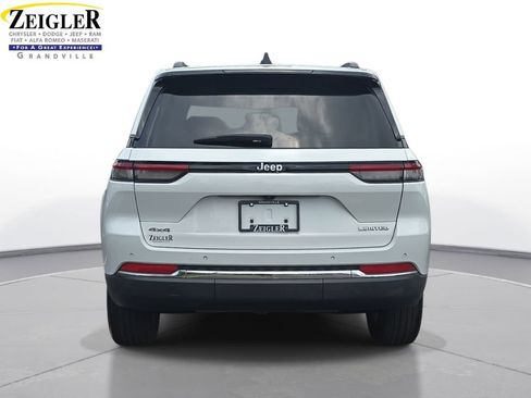 Certified 2023 Jeep Grand Cherokee Limited AWD/4WD image 6