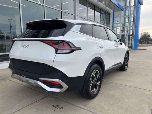 Used 2024 Kia Sportage LX image 4