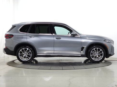Used 2024 BMW X5 xDrive40i AWD/4WD image 12