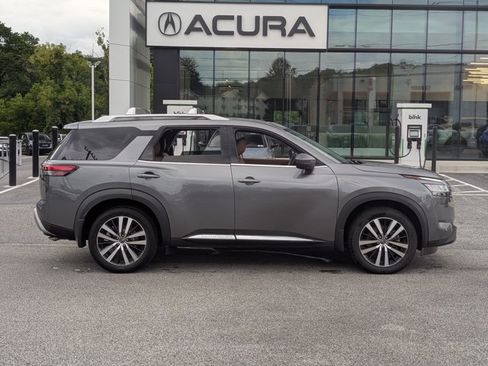 Used 2023 Nissan Pathfinder Platinum AWD/4WD image 4
