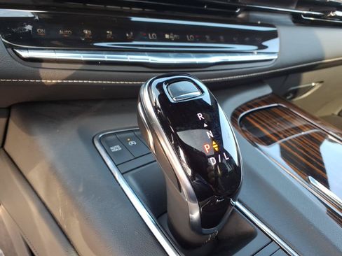 Certified 2024 Cadillac Escalade Premium Luxury w/ Performance Package AWD/4WD image 32
