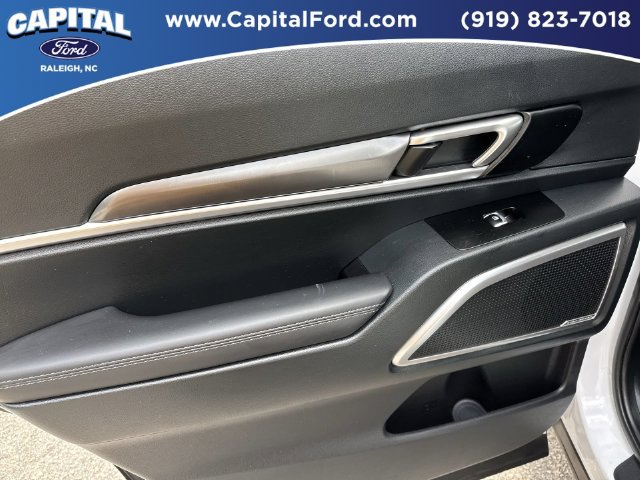 Used 2025 Kia Telluride S FWD image 17