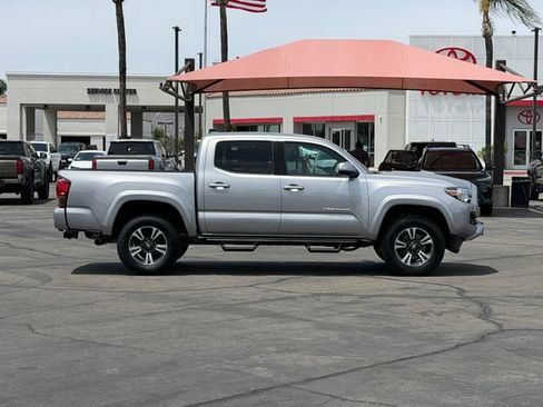 Used 2018 Toyota Tacoma TRD Sport RWD image 4