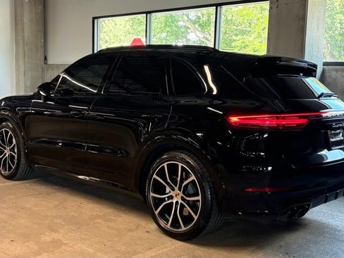 Used 2019 Porsche Cayenne Turbo AWD/4WD image 3