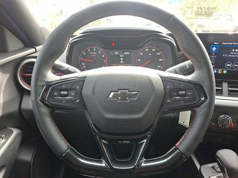 Used 2025 Chevrolet Trax RS w/ Driver Confidence Package FWD image 18