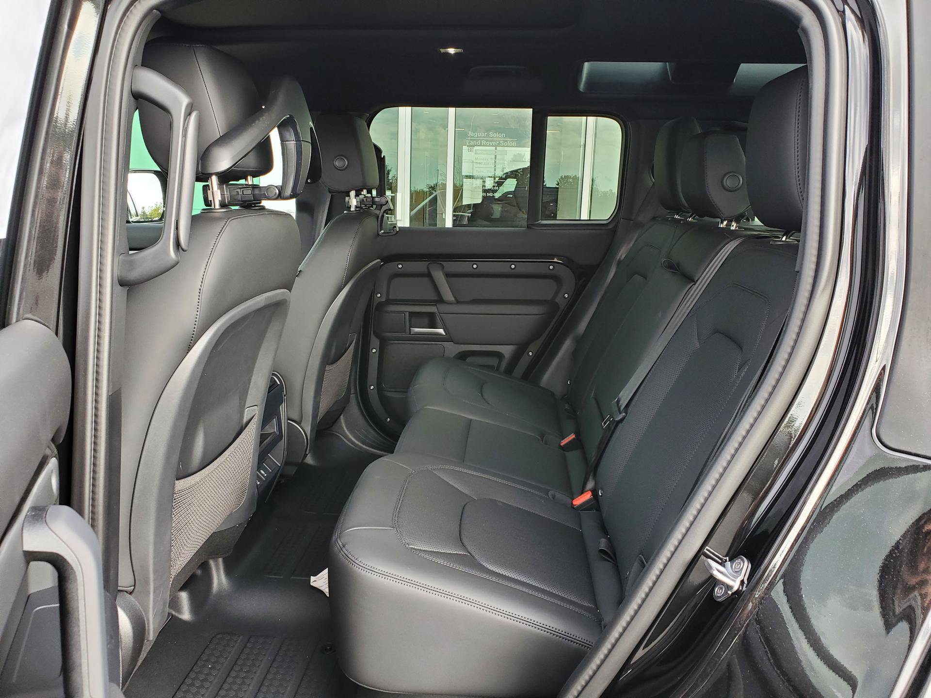 New 2026 Land Rover Defender 110 X-Dynamic SE AWD/4WD image 12