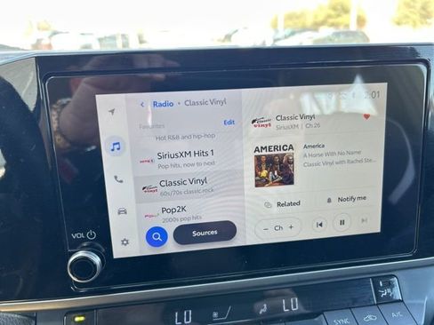 Used 2025 Toyota Camry SE image 12