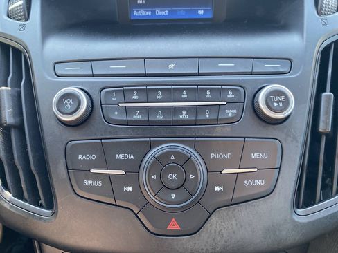 Used 2018 Ford Focus SE w/ Cold Weather Package FWD image 28