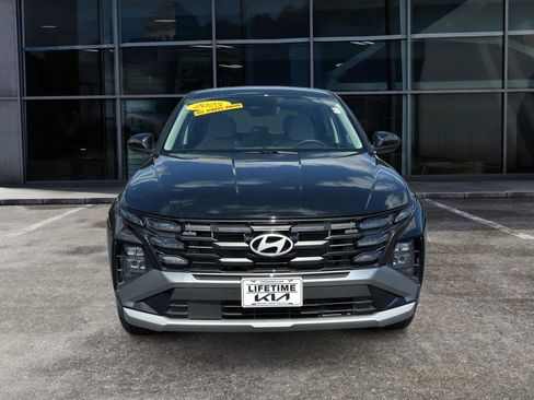 Used 2025 Hyundai Tucson SE AWD/4WD image 2