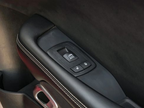 Used 2015 Dodge Challenger SRT w/ Technology Group image 41