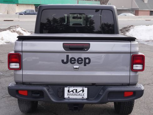 Used 2020 Jeep Gladiator Sport w/ Quick Order Package 24S image 9