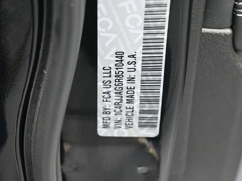 Used 2024 Jeep Grand Cherokee L Altitude image 18