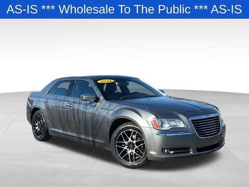 Used 2011 Chrysler 300 Limited image 1