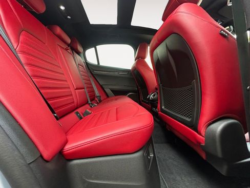 Used 2022 Alfa Romeo Stelvio Sprint image 12