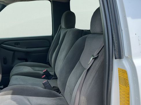 Used 2006 Chevrolet Silverado 3500 W/T w/ Snow Plow Prep Package image 12