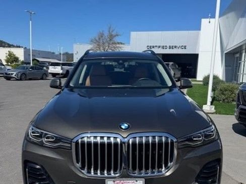 Used 2022 BMW X7 xDrive40i w/ Executive Package image 2