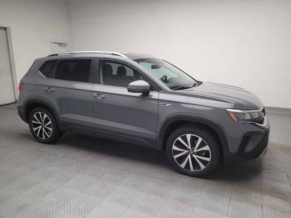 Used 2022 Volkswagen Taos SE w/ Panoramic Sunroof Package AWD/4WD image 11