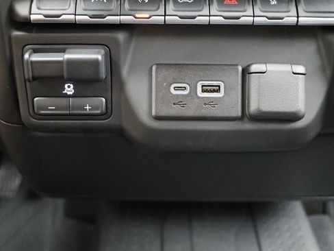 Used 2024 Chevrolet Silverado 1500 Custom image 27