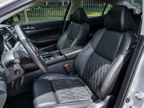 Used 2023 Nissan Maxima Platinum w/ Sport Mat Group FWD image 11