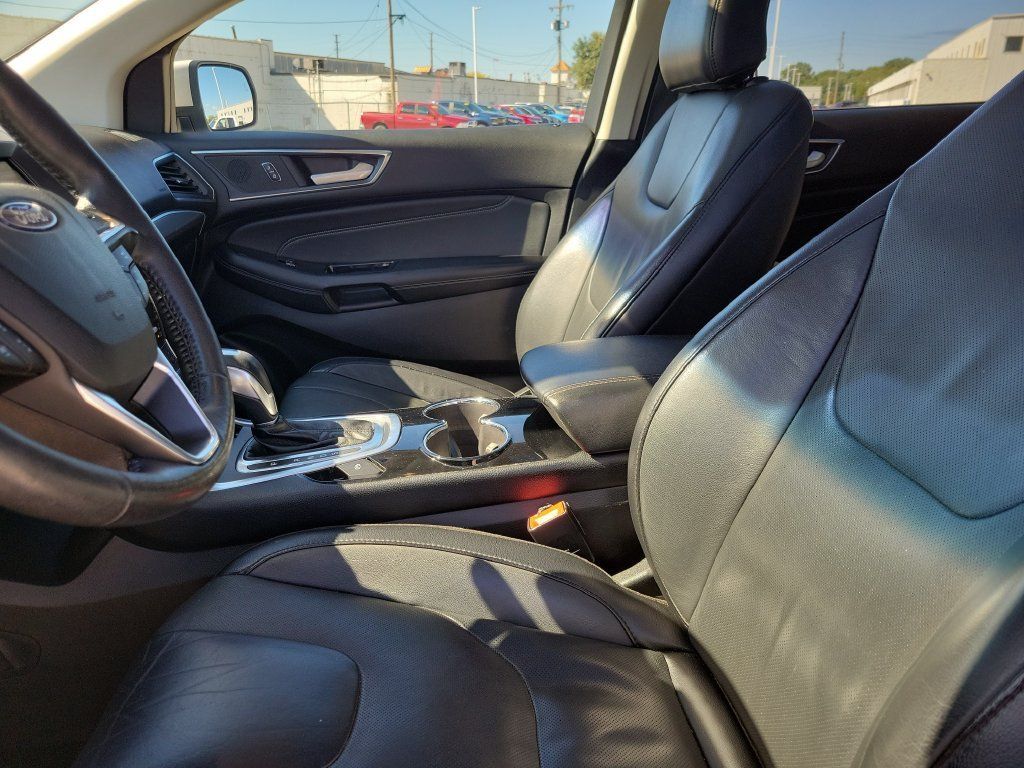 Used 2018 Ford Edge Titanium w/ Equipment Group 301A AWD/4WD image 21