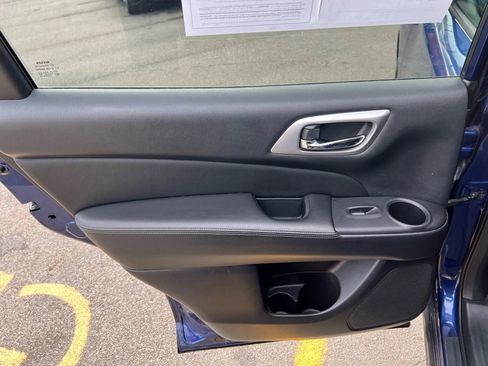 Used 2019 Nissan Pathfinder SV image 24