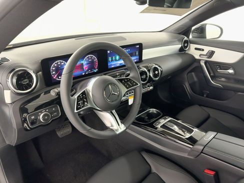 Used 2026 Mercedes-Benz CLA 250 image 4