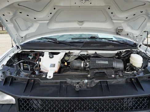 Used 2010 Chevrolet Express 1500 RWD image 27