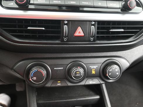 Used 2022 Kia Forte LXS FWD image 12