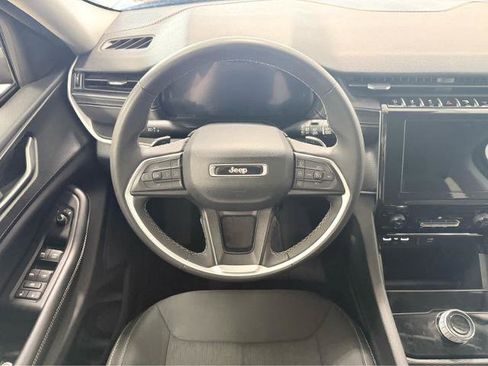 Used 2024 Jeep Grand Cherokee Laredo AWD/4WD image 18