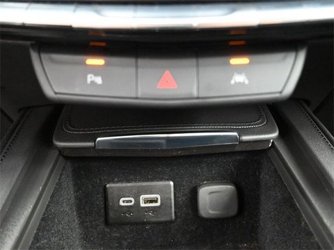 Used 2024 Cadillac XT4 Premium Luxury image 3