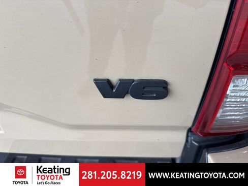 Used 2017 Toyota Tacoma TRD Sport w/ Tow Package (A/T) image 9