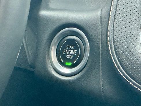 Used 2023 GMC Yukon XL SLT image 21