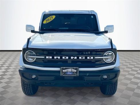 Used 2025 Ford Bronco Outer Banks image 2