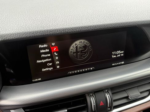 Used 2018 Alfa Romeo Stelvio Ti Sport AWD/4WD image 17