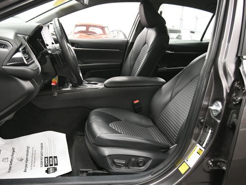 Used 2023 Toyota Camry SE FWD image 9