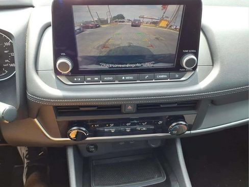 Used 2025 Nissan Rogue S FWD image 16
