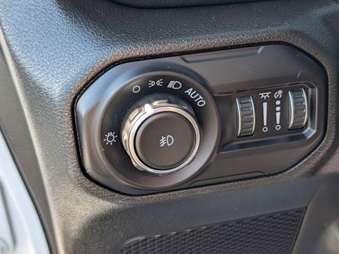 Used 2022 Jeep Wrangler Unlimited Sahara w/ Cold Weather Group AWD/4WD image 12