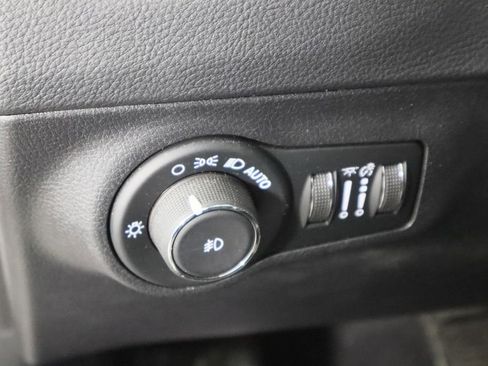 Used 2019 Jeep Compass Latitude w/ Popular Equipment Group image 23