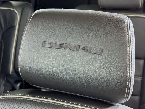 Used 2023 GMC Acadia Denali w/ Denali Ultimate Package FWD image 19