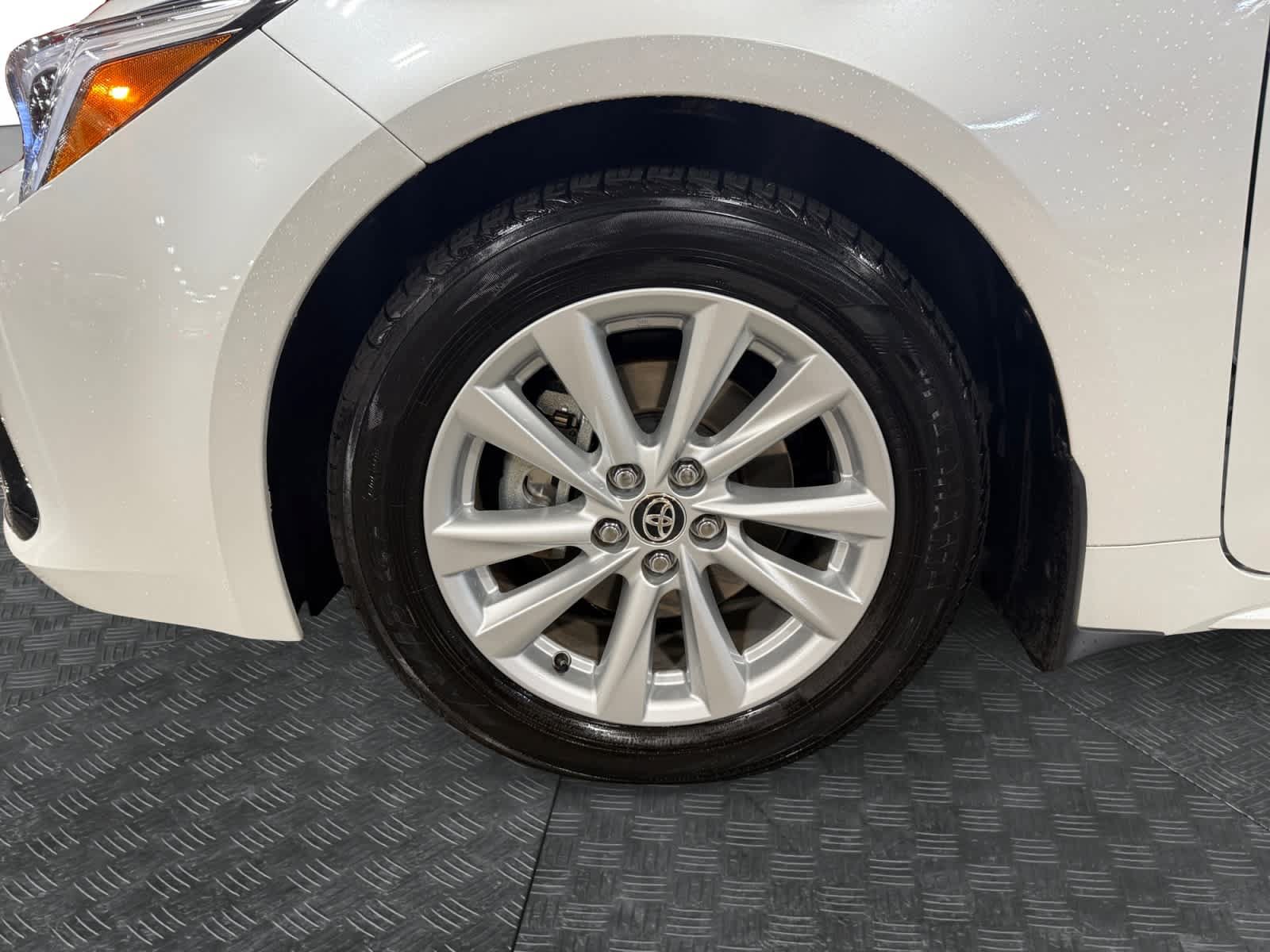Used 2025 Toyota Corolla SE w/ SE Package FWD image 15