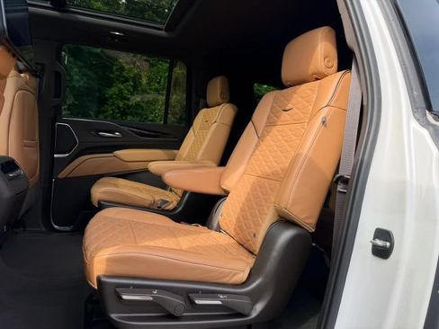 Used 2021 Cadillac Escalade ESV Sport AWD/4WD image 12