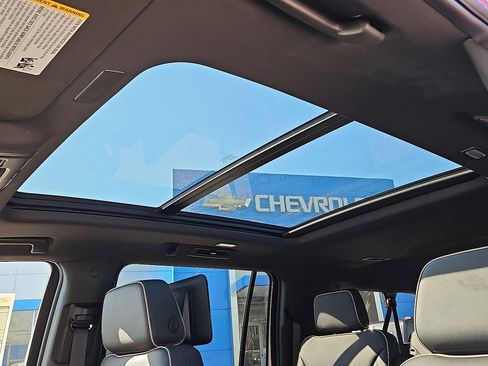 New 2025 Chevrolet Suburban Premier image 12